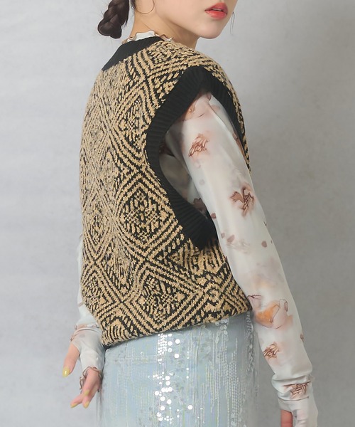 Lull（ルル）の「【Lull / ルル】セットアップ対応 / ジオメトリックニットベスト（ニット/セーター・レディース・ベージュ/グレー・ONESIZE）」の10枚目の写真