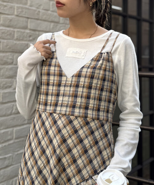 w closet(ダブルクローゼット)の「フリルネーム付テレコプルオーバー(Tシャツ/カットソー・レディース・オフホワイト/ブラック・FREE)」の2枚目の写真