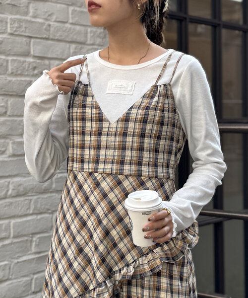 w closet(ダブルクローゼット)の「フリルネーム付テレコプルオーバー(Tシャツ/カットソー・レディース・オフホワイト/ブラック・FREE)」の3枚目の写真