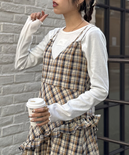 w closet(ダブルクローゼット)の「フリルネーム付テレコプルオーバー(Tシャツ/カットソー・レディース・オフホワイト/ブラック・FREE)」の4枚目の写真