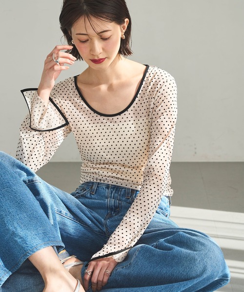 meilmada（メイルマダ）の「2wayフロッキードットシアートップス（Tシャツ/カットソー・レディース・アイボリー/ブラック・FREE）」の4枚目の写真