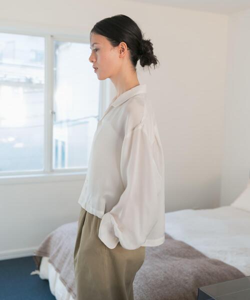 URBAN RESEARCH(アーバンリサーチ)の「new basic キュプラショートシャツ(シャツ/ブラウス・レディース・ブラック/オフホワイト/キャメル・FREE)」の6枚目の写真