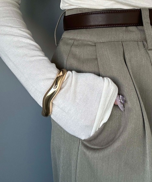 apres jour mignon（アプレジュールミニョン）の「【apresjour mignon×ARIAZ】ウェーブバングル（バングル/リストバンド・レディース・ゴールド/シルバー・ONESIZE）」の5枚目の写真