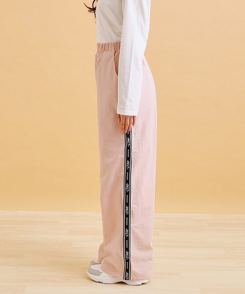 PINK-latte（ピンクラテ）の「ロゴラインパラシュートパンツ（その他パンツ・キッズ・アイボリー/ベビーピンク/ブラック・16/13/15 /14）」の11枚目の写真