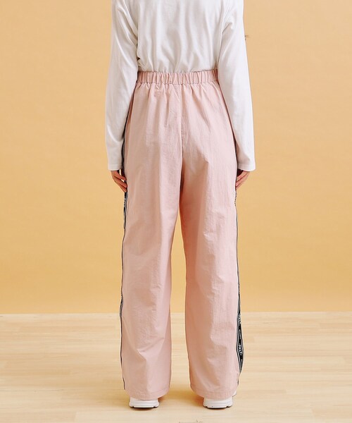 PINK-latte（ピンクラテ）の「ロゴラインパラシュートパンツ（その他パンツ・キッズ・アイボリー/ベビーピンク/ブラック・16/13/15 /14）」の12枚目の写真