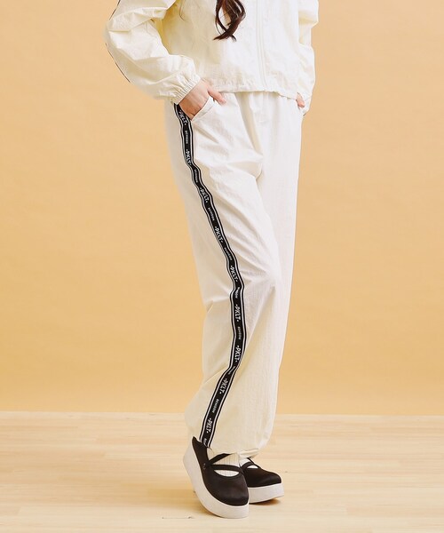 PINK-latte（ピンクラテ）の「ロゴラインパラシュートパンツ（その他パンツ・キッズ・アイボリー/ベビーピンク/ブラック・16/13/15 /14）」の4枚目の写真