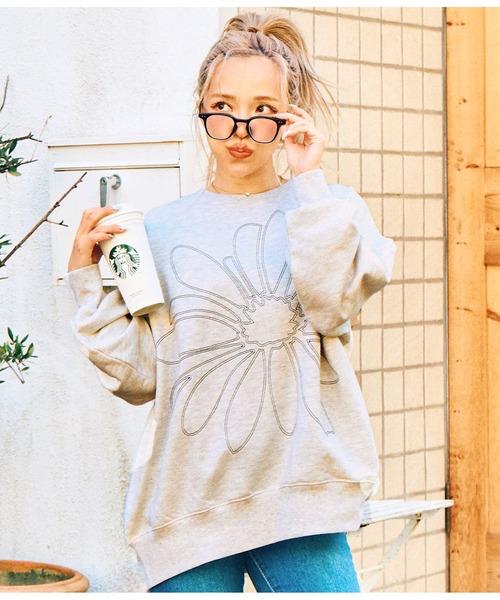 anap mimpi(アナップミンピ)の「ビッグ フラワー 刺繍 裏毛 スウェット トップス(スウェット・レディース・グレー/ブルー/ベージュ系その他・FREE)」の4枚目の写真