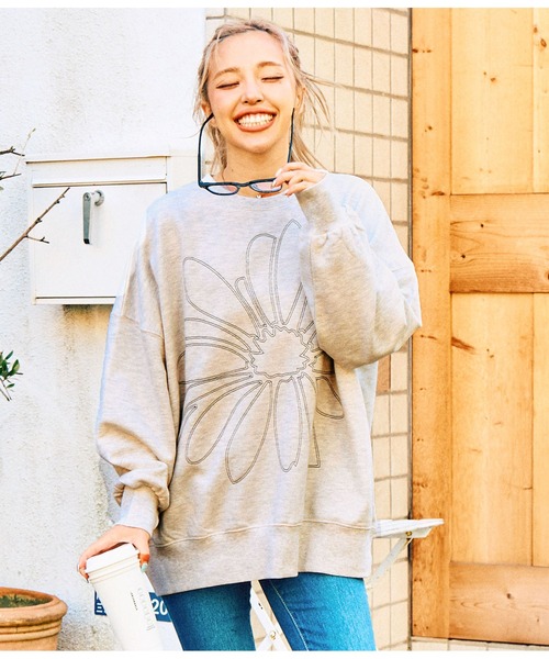 anap mimpi(アナップミンピ)の「ビッグ フラワー 刺繍 裏毛 スウェット トップス(スウェット・レディース・グレー/ブルー/ベージュ系その他・FREE)」の5枚目の写真