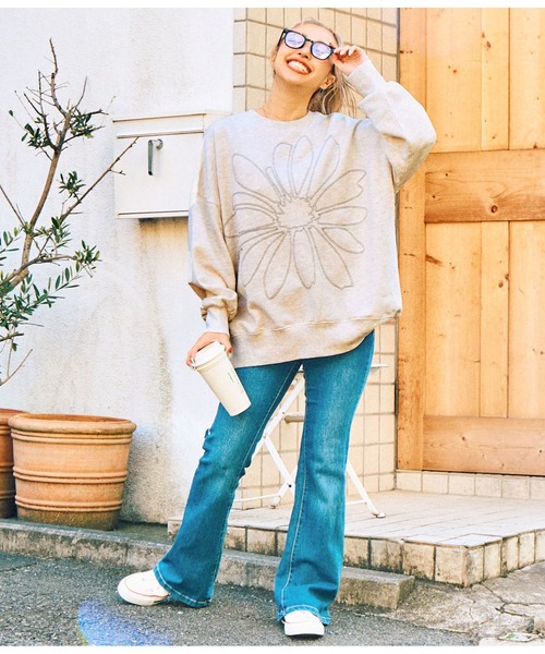 anap mimpi(アナップミンピ)の「ビッグ フラワー 刺繍 裏毛 スウェット トップス(スウェット・レディース・グレー/ブルー/ベージュ系その他・FREE)」の6枚目の写真