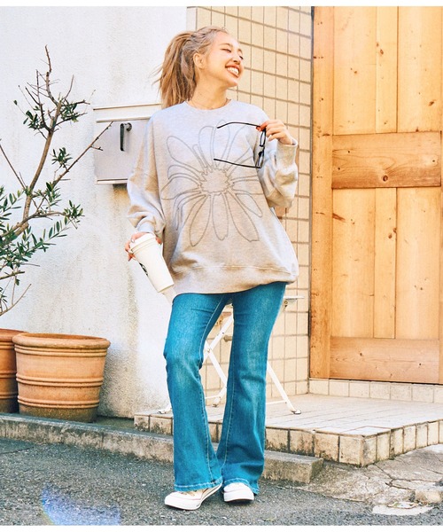 anap mimpi(アナップミンピ)の「ビッグ フラワー 刺繍 裏毛 スウェット トップス(スウェット・レディース・グレー/ブルー/ベージュ系その他・FREE)」の8枚目の写真