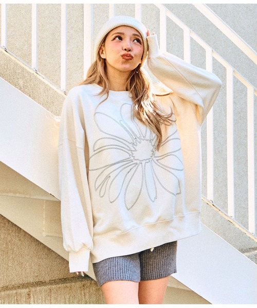 anap mimpi(アナップミンピ)の「ビッグ フラワー 刺繍 裏毛 スウェット トップス(スウェット・レディース・グレー/ブルー/ベージュ系その他・FREE)」の10枚目の写真