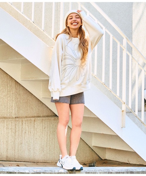 anap mimpi(アナップミンピ)の「ビッグ フラワー 刺繍 裏毛 スウェット トップス(スウェット・レディース・グレー/ブルー/ベージュ系その他・FREE)」の16枚目の写真