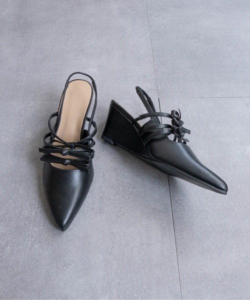 Fabby fabby(ファビィーファビィー)の「ポインテッドリボンウエッジミュールサンダル(サンダル・レディース・ブラック/オフホワイト/シルバー・SMALL/MEDIUM/LARGE)」の5枚目の写真
