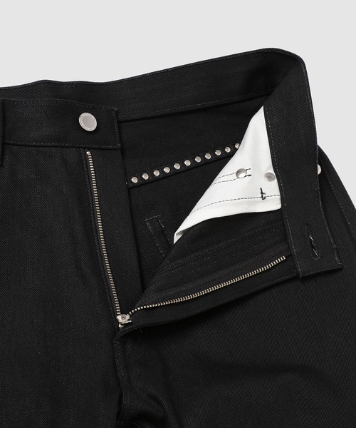 TAKAHIROMIYASHITATheSoloIst.（タカヒロミヤシタザソロイスト）の「loose fit jean.(studs)（デニムパンツ・メンズ・インディゴブルー/ブラック・30inch/29inch）」の9枚目の写真