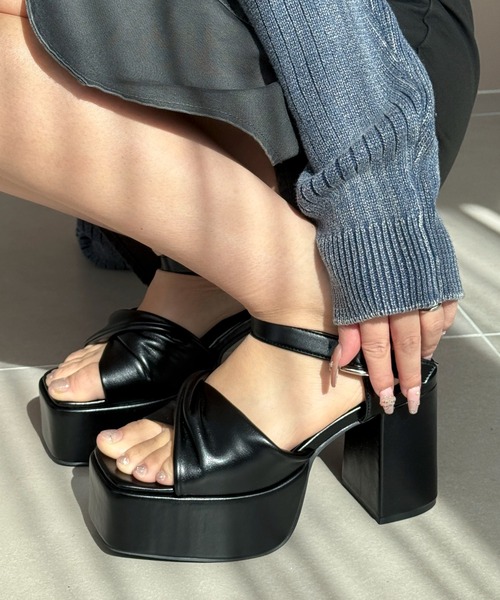 WEGO（ウィゴー）の「WEGO/ストーム付きクロスヒールサンダル（サンダル・レディース・ホワイト/ブラック・SMALL/LARGE/MEDIUM）」の7枚目の写真