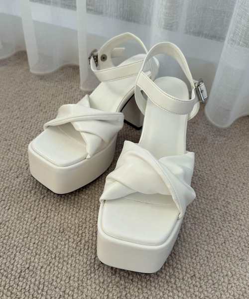 WEGO（ウィゴー）の「WEGO/ストーム付きクロスヒールサンダル（サンダル・レディース・ホワイト/ブラック・SMALL/LARGE/MEDIUM）」の11枚目の写真