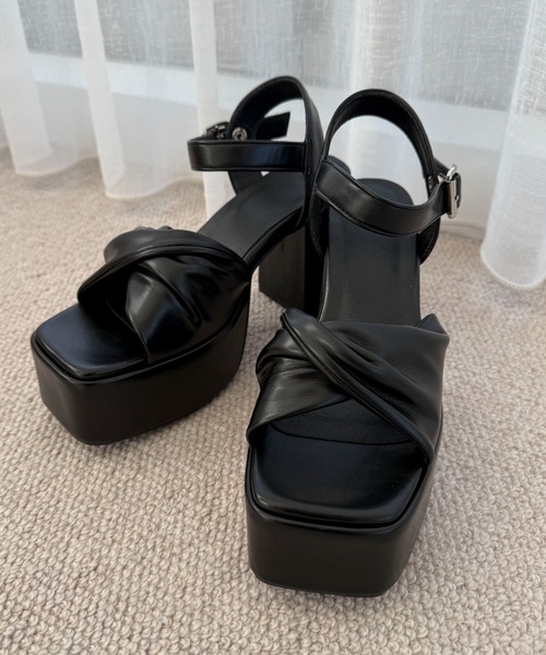 WEGO（ウィゴー）の「WEGO/ストーム付きクロスヒールサンダル（サンダル・レディース・ホワイト/ブラック・SMALL/LARGE/MEDIUM）」の12枚目の写真