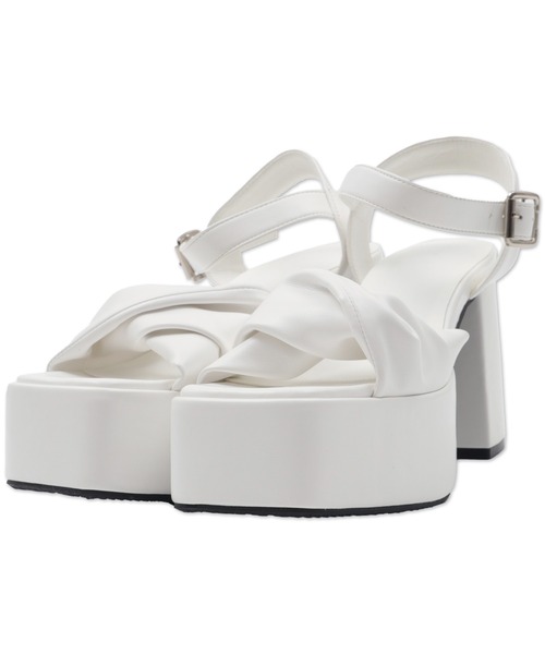 WEGO（ウィゴー）の「WEGO/ストーム付きクロスヒールサンダル（サンダル・レディース・ホワイト/ブラック・SMALL/LARGE/MEDIUM）」の13枚目の写真