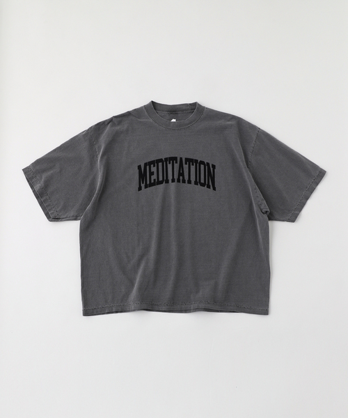 is-ness（イズネス）の「ISNESS MUSIC / イズネス ミュージック MEDITATION FLOCKY PRINT T-S（Tシャツ/カットソー・メンズ・チャコールグレー/ブラウン/ホワイト・LARGE/MEDIUM）」の5枚目の写真