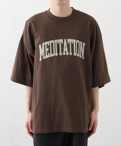 is-ness（イズネス）の「ISNESS MUSIC / イズネス ミュージック MEDITATION FLOCKY PRINT T-S（Tシャツ/カットソー・メンズ・チャコールグレー/ブラウン/ホワイト・LARGE/MEDIUM）」の15枚目の写真