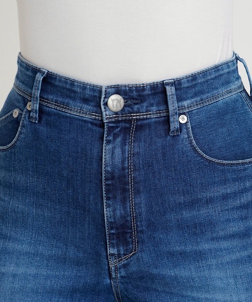 YANUK（ヤヌーク）の「Really Light ワイドストレート"LILITH"（デニムパンツ・レディース・ブルー・21inch/22inch/23inch/25inch/24inch/26inch/27inch）」の6枚目の写真