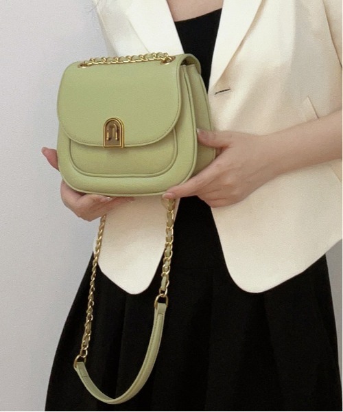 NiiNa(ニーナ)の「【 NiiNa / ニーナ 】高品質牛革 チェーンショルダー ダブルポケット サドルバッグ(ショルダーバッグ・レディース・ホワイト/ブラック/イエロー/グリーン・FREE)」の5枚目の写真
