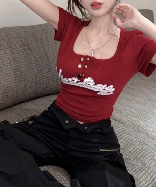 REMUR(レミュール)の「ヘンリーネックロゴプリントTシャツ 半袖(Tシャツ/カットソー・レディース・ホワイト/ブラック/レッド・FREE)」の11枚目の写真