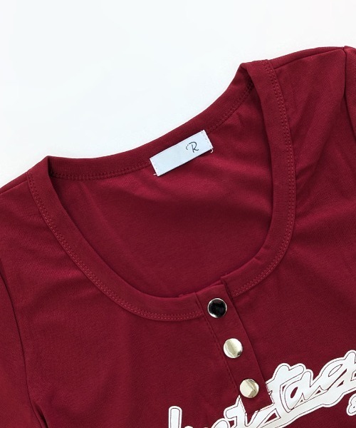 REMUR(レミュール)の「ヘンリーネックロゴプリントTシャツ 半袖(Tシャツ/カットソー・レディース・ホワイト/ブラック/レッド・FREE)」の6枚目の写真