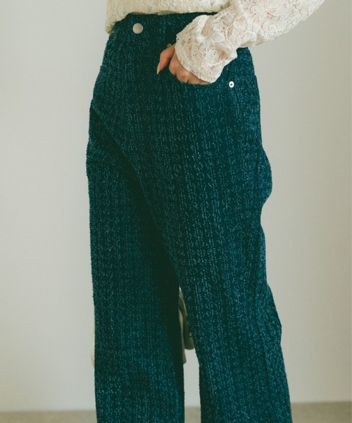 VANNIE U(ヴァニーユー)の「ジャガードセミフレアデニムパンツ(デニムパンツ・レディース・ブラック/ネイビー・LARGE/MEDIUM/SMALL)」の2枚目の写真