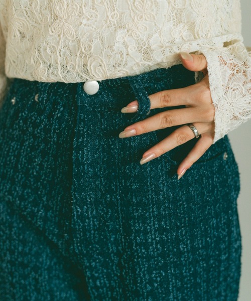 VANNIE U(ヴァニーユー)の「ジャガードセミフレアデニムパンツ(デニムパンツ・レディース・ブラック/ネイビー・LARGE/MEDIUM/SMALL)」の3枚目の写真