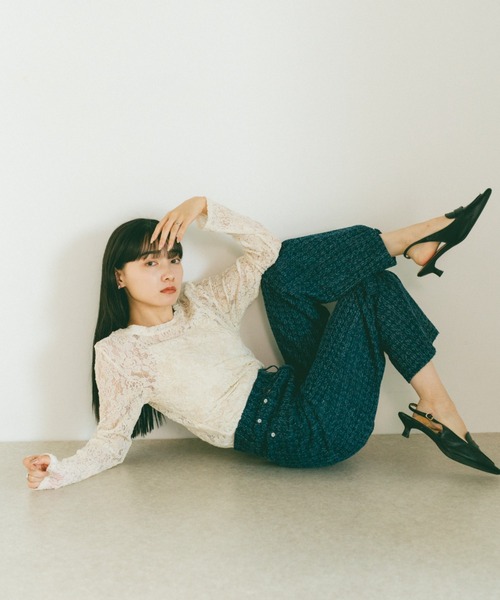 VANNIE U(ヴァニーユー)の「ジャガードセミフレアデニムパンツ(デニムパンツ・レディース・ブラック/ネイビー・LARGE/MEDIUM/SMALL)」の21枚目の写真