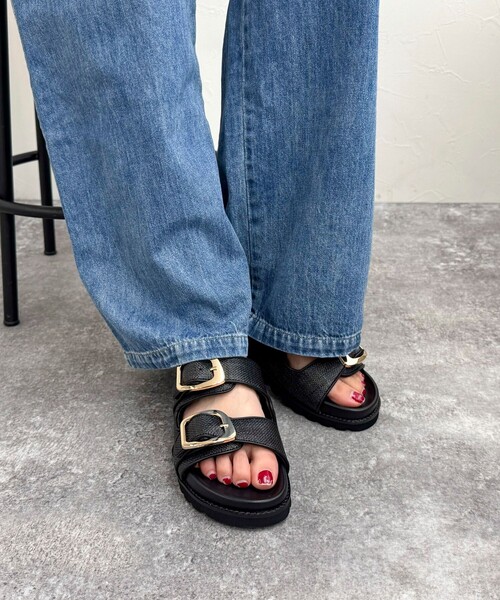 fredy emue（フレディエミュ）の「【atelier brugge/アトリエブルージュ】ダブルバックルフットベッドサンダル（サンダル・レディース・ブラック・M）」の4枚目の写真