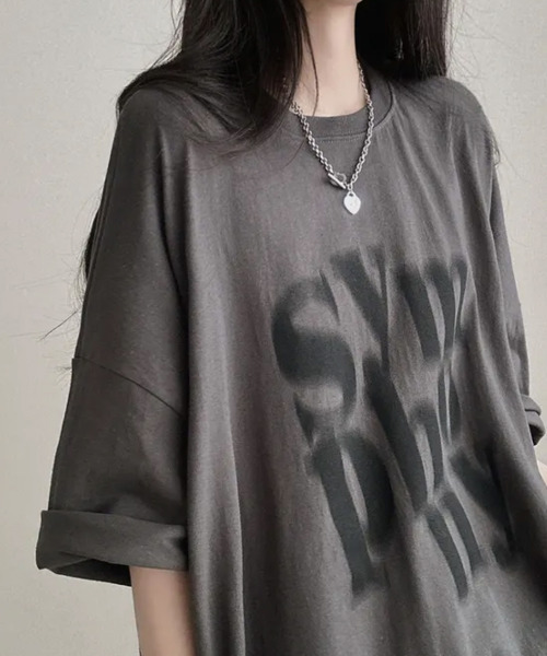 VIVID LADY（ビビッドレディー）の「文字プリント 半袖Tシャツ（Tシャツ/カットソー・レディース・アイボリー/ブラック/チャコールグレー・FREE）」の3枚目の写真