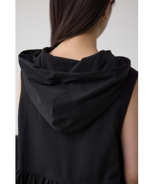 AZUL by moussy（アズールバイマウジー）の「C/T撥水フード付ジップベスト（ベスト・レディース・ブルー/ブラック/ライトベージュ・FREE）」の4枚目の写真