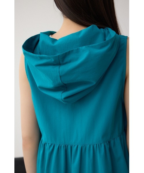 AZUL by moussy（アズールバイマウジー）の「C/T撥水フード付ジップベスト（ベスト・レディース・ブルー/ブラック/ライトベージュ・FREE）」の13枚目の写真