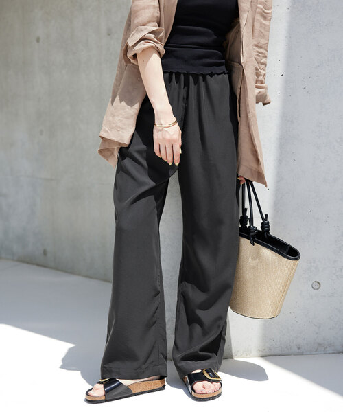 SLOBE IENA(スローブイエナ)の「《追加2》フィブリルリラックスパンツ(その他パンツ・レディース・ブラック/ブラウン・38/40)」の1枚目の写真