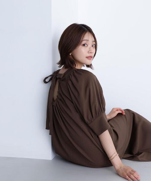 NATURAL BEAUTY BASIC(ナチュラルビューティーベーシック)の「◇バックリボンリラクシーワンピース(ワンピース・レディース・ブラック/ブラウン/ライトグリーン・MEDIUM/P/S)」の1枚目の写真
