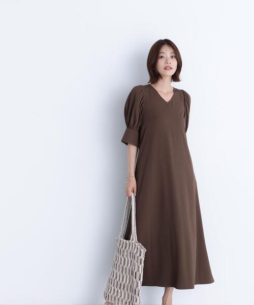 NATURAL BEAUTY BASIC(ナチュラルビューティーベーシック)の「◇バックリボンリラクシーワンピース(ワンピース・レディース・ブラック/ブラウン/ライトグリーン・MEDIUM/P/S)」の5枚目の写真