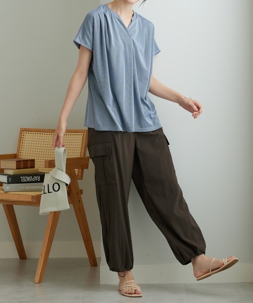BELLUNA PLUS(ベルーナ)の「タック使いストライプ柄スキッパーブラウス(シャツ/ブラウス・レディース・グリーン/ブルー/ネイビー系・X-LARGE/MEDIUM/LARGE)」の15枚目の写真