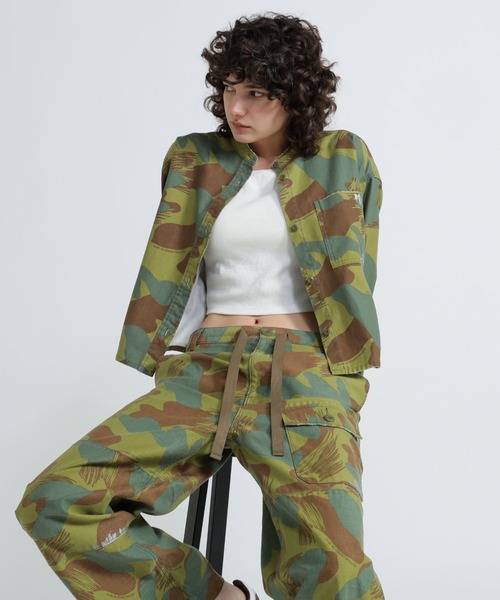 AVIREX（アヴィレックス）の「CAMOUFLAGE SHORT SHIRTS/カモフラージュショートシャツ（シャツ/ブラウス・レディース・オリーブ/ブラック・F）」の3枚目の写真