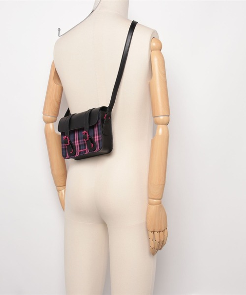 Dr. Martens（ドクターマーチン）の「Dr. Martens/ドクターマーチン 7インチ サッチェル バッグ 41721001（ショルダーバッグ・レディース・マルチ・FREE）」の3枚目の写真