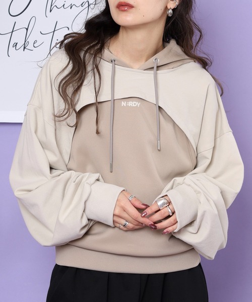 NERDY(ノルディ)の「レイヤードフーディー(パーカー・レディース・ベージュ/ホワイト/ブラック・S/SS/M)」の17枚目の写真