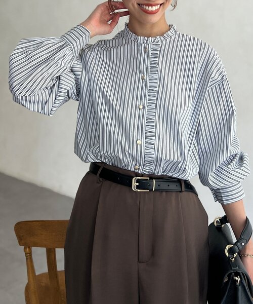 Chez toi（シェトワ）の「襟フリルシャツ（シャツ/ブラウス・レディース・ホワイト/サックスブルー・FREE）」の2枚目の写真