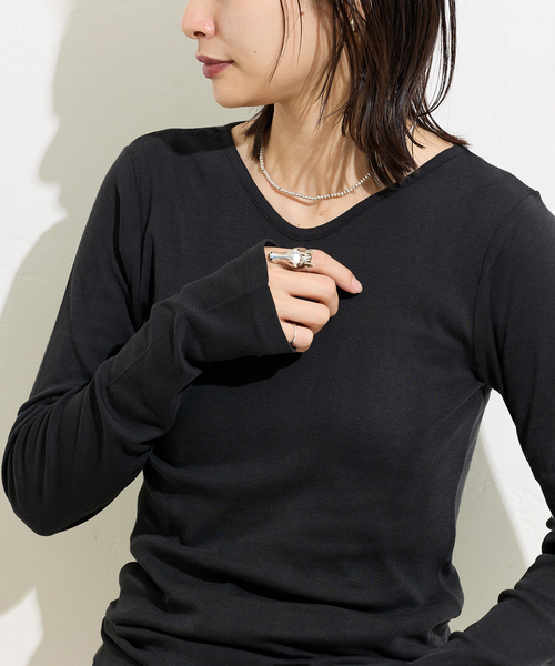 MILLER(ミラー)の「別注【MILLER/ミラー】 for JOURNAL STANDARD VネックリブL/S T(Tシャツ/カットソー・レディース・ブラック/ベージュ/ホワイト・FREE)」の4枚目の写真