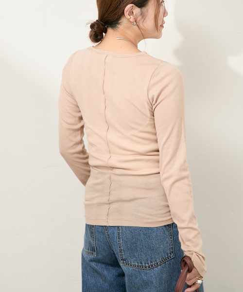 MILLER(ミラー)の「別注【MILLER/ミラー】 for JOURNAL STANDARD VネックリブL/S T(Tシャツ/カットソー・レディース・ブラック/ベージュ/ホワイト・FREE)」の13枚目の写真