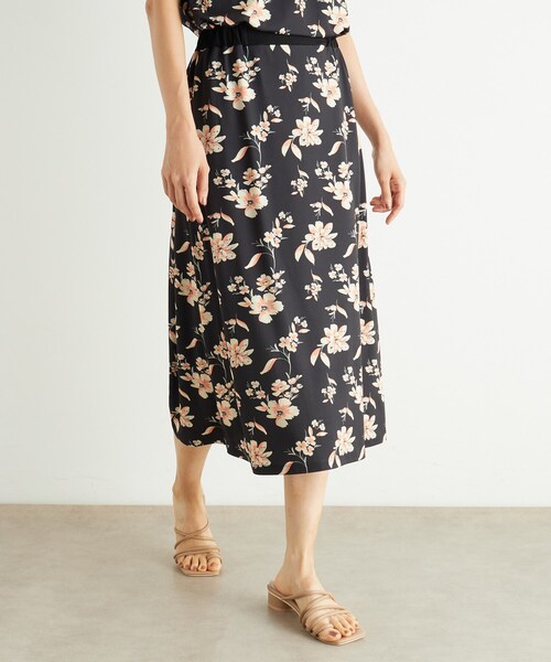 LAURA ASHLEY(ローラアシュレイ)の「【洗える/ジャージ素材/同柄アイテムあり】ミラ柄スカート(スカート・レディース・ブラック系・40/38)」の2枚目の写真