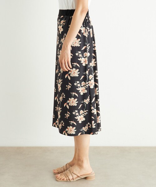 LAURA ASHLEY(ローラアシュレイ)の「【洗える/ジャージ素材/同柄アイテムあり】ミラ柄スカート(スカート・レディース・ブラック系・40/38)」の7枚目の写真