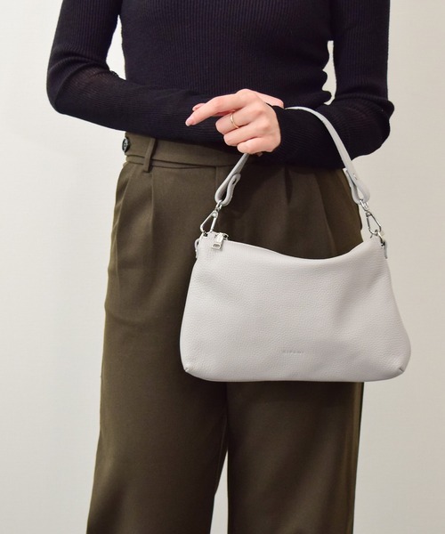 RIPANI(リパーニ)の「【RIPANI】シュリンクレザーハンドバッグ(Q56374)(ハンドバッグ・レディース・ライトグレー/ブラック・ALL)」の2枚目の写真