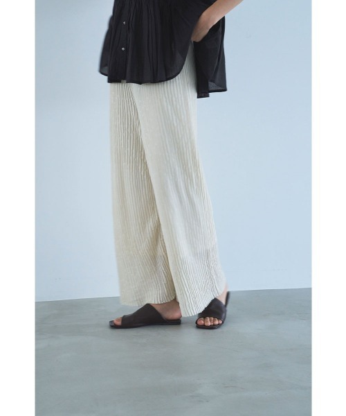 marjour（マージュール）の「TEXTURED KNIT PANTS（その他パンツ・レディース・オフホワイト/モカ・M）」の2枚目の写真