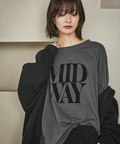 LAKOLE（ラコレ）の「アソートフロッキーロゴ長袖Ｔ / 593603（Tシャツ/カットソー・レディース・オフホワイト/チャコールグレー/ブラウン/ネイビー・FREE）」の3枚目の写真